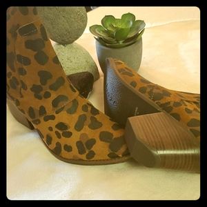 NWOT Leather Leopard Booties